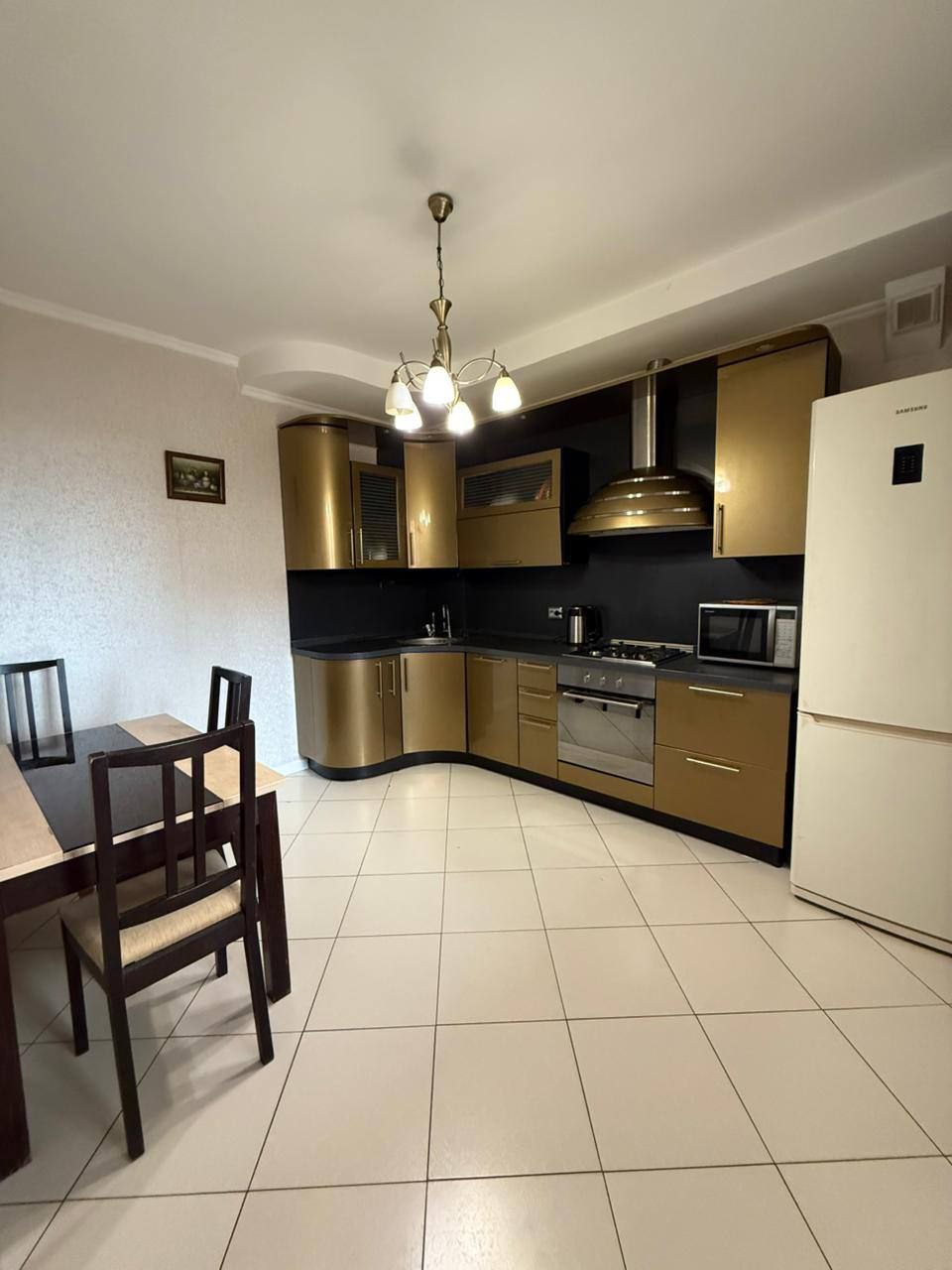 Квартира 100 кв. м 3 комнаты